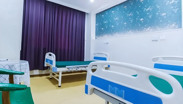 记者：评议组支持裁判不认定马纳法手球犯规，支持VAR不介入