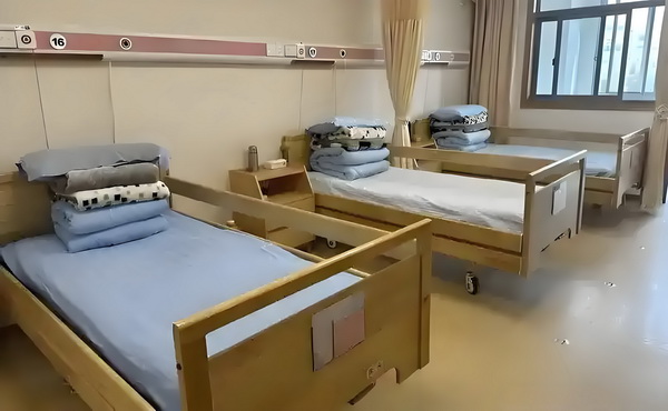 鲁梅尼格：拜仁无法像切尔西那样引援；巴黎是很好的建队例子